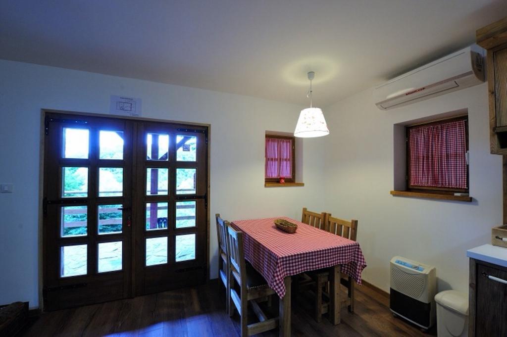 Apartment Drvena Kuca Mreznica Gornji Zvečaj Pokój zdjęcie